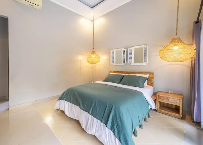 Q Lo 1 , * Seminyak